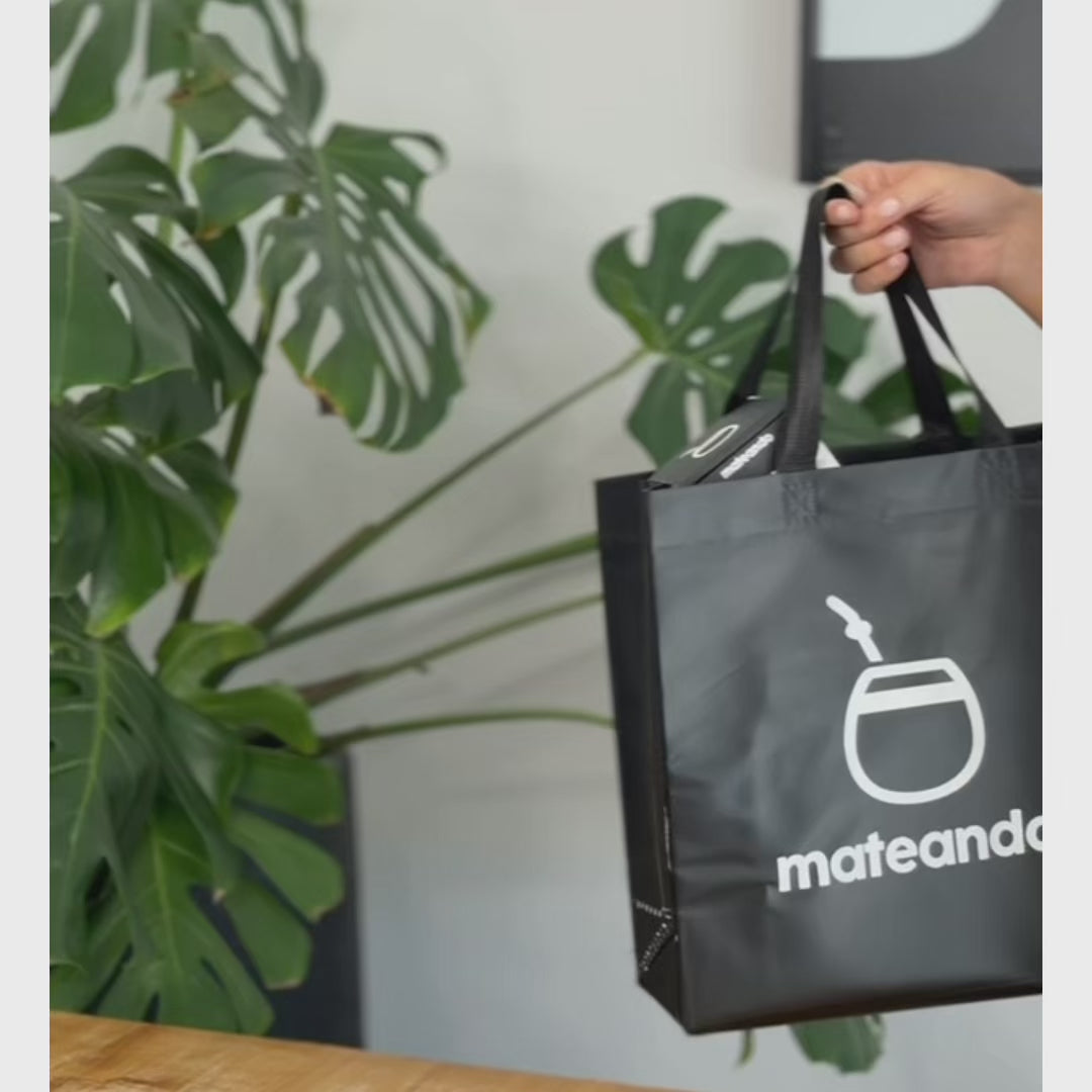 Cargar vídeo: Mate Listo Autocebante Mateando 500ml