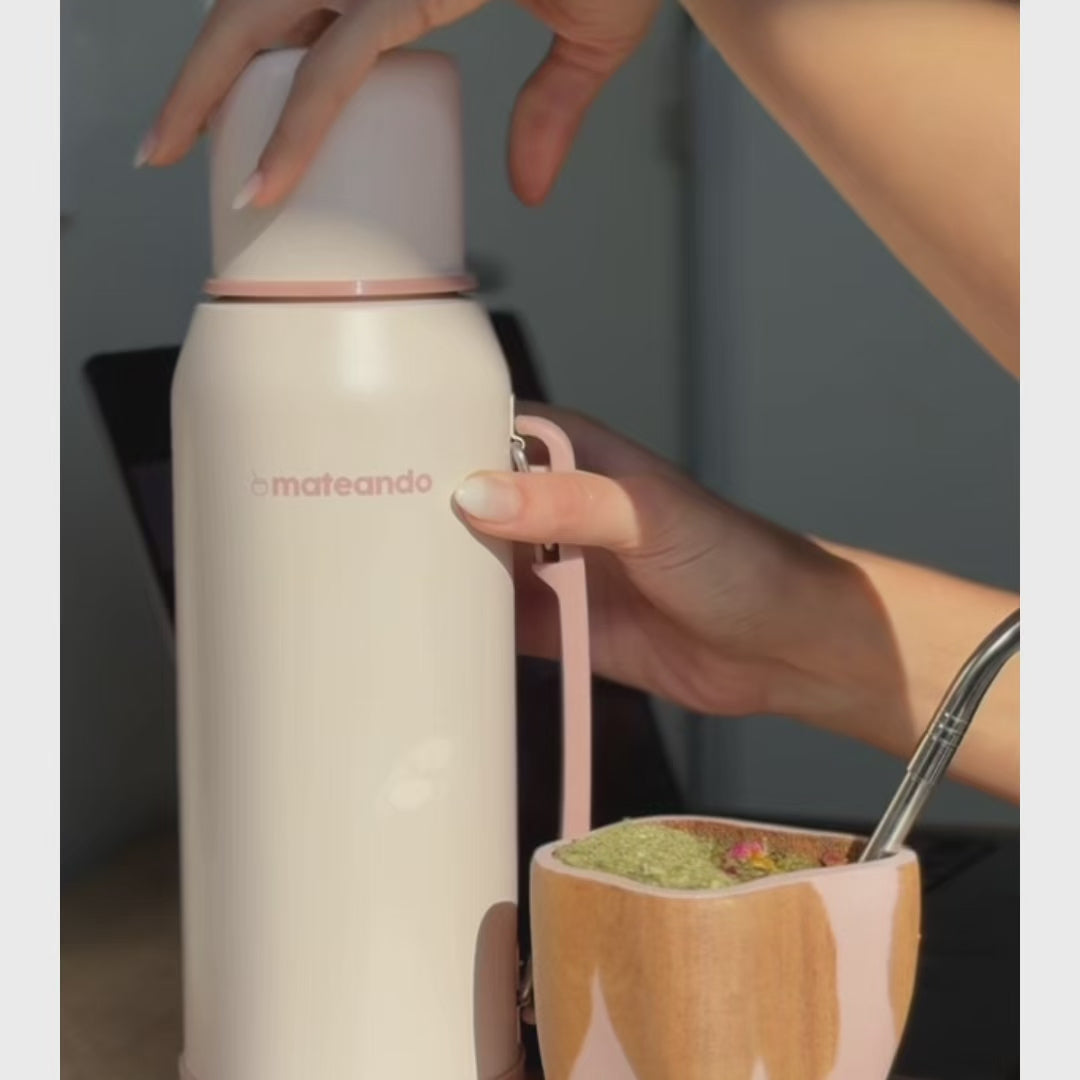 Cargar vídeo: Kit Mate Vaca Ranchero 4.0 Rose Quartz + Termo Mateando 1 L + Bombilla