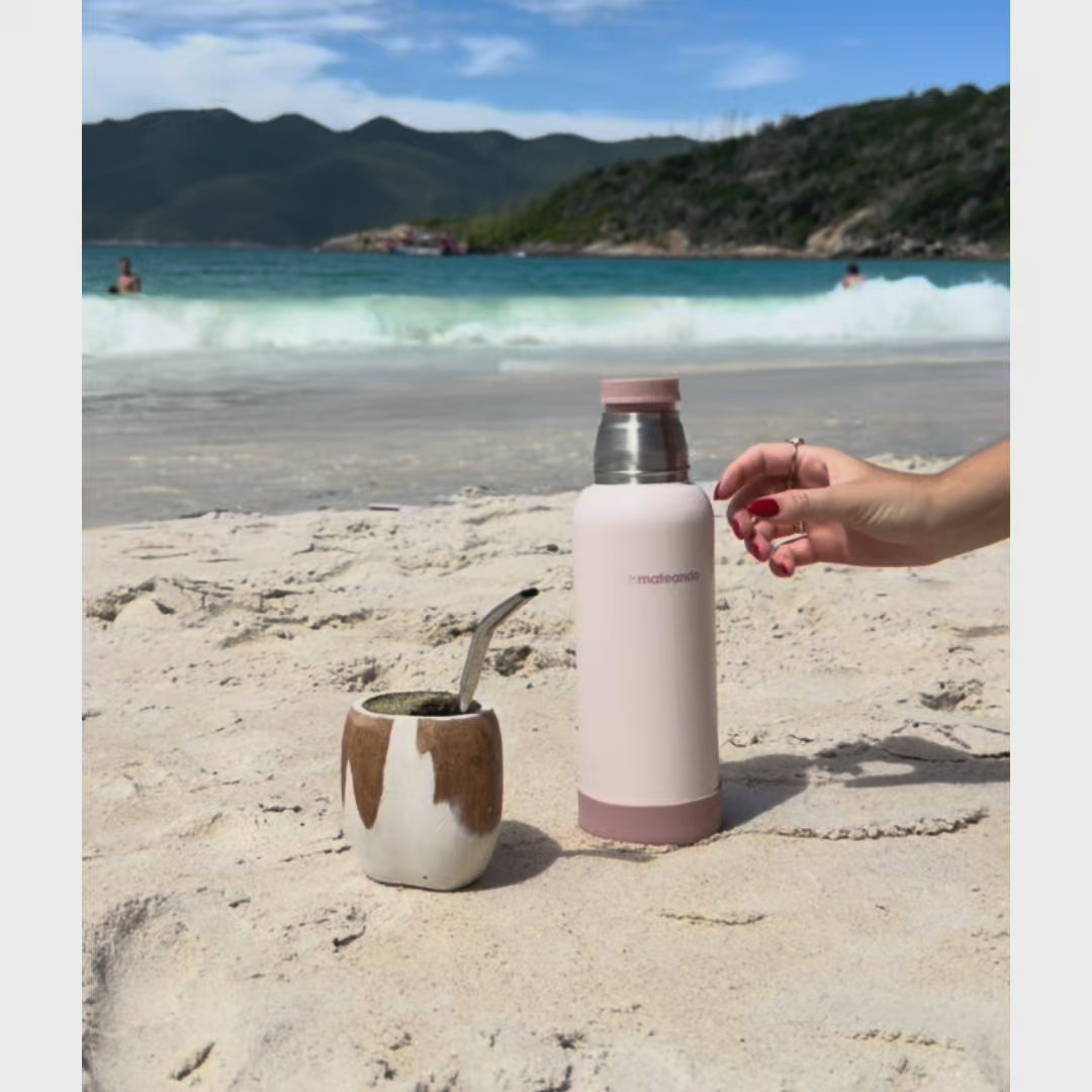 Cargar vídeo: Set Mate Vaca Ranchero + Termo Mateando 750 ml Rosa + Bombilla