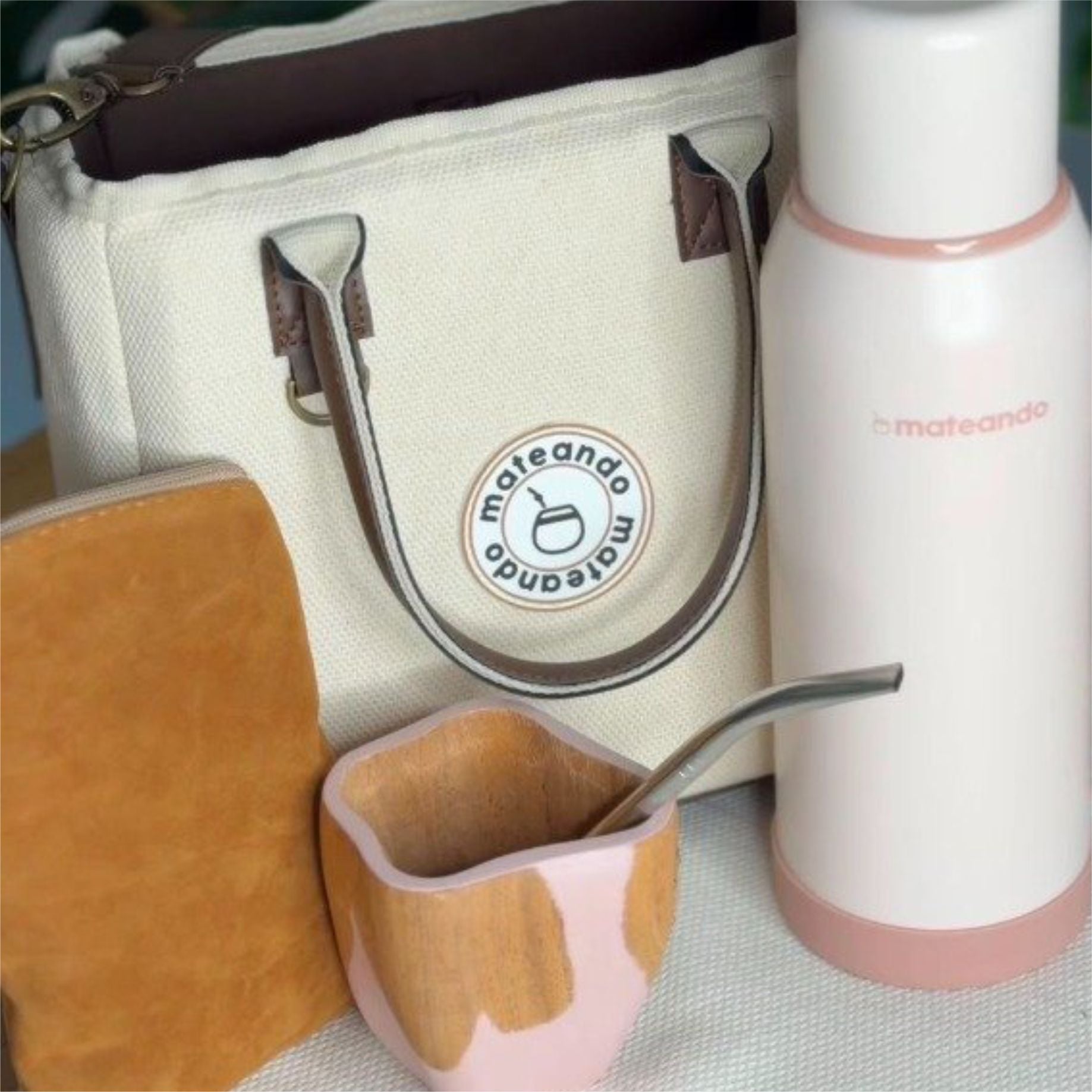 Kit Matero Capri Termo y Mate Rose Quartz c/ Yerbera Gamuza